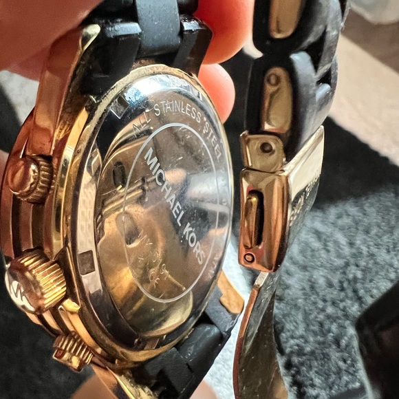 Michael Kors Black Silicon Watch - Picture 5 of 6